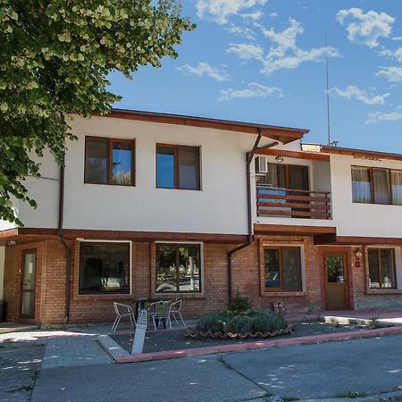 Family Hotel Kipra Экстерьер фото