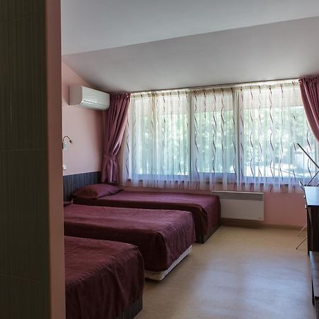 Family Hotel Kipra Экстерьер фото