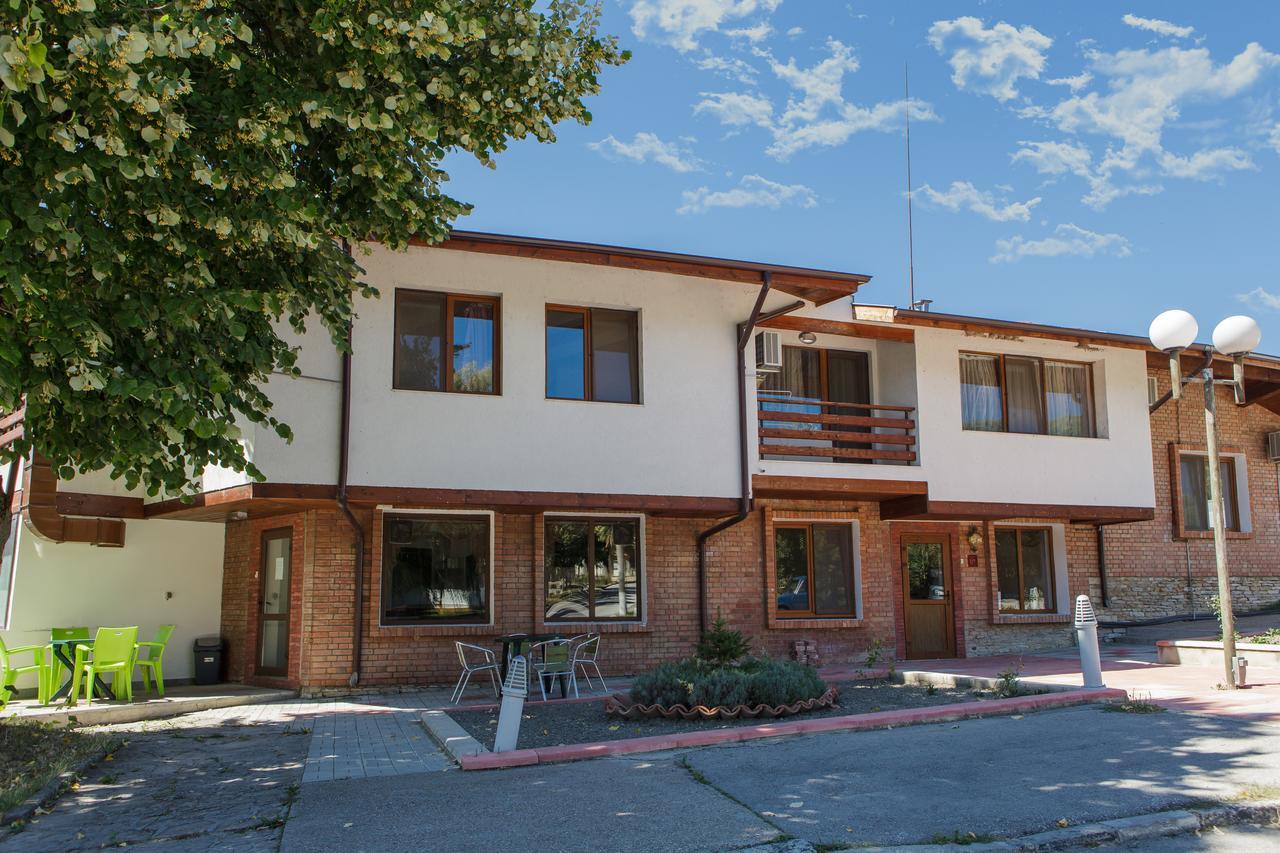 Family Hotel Kipra Экстерьер фото