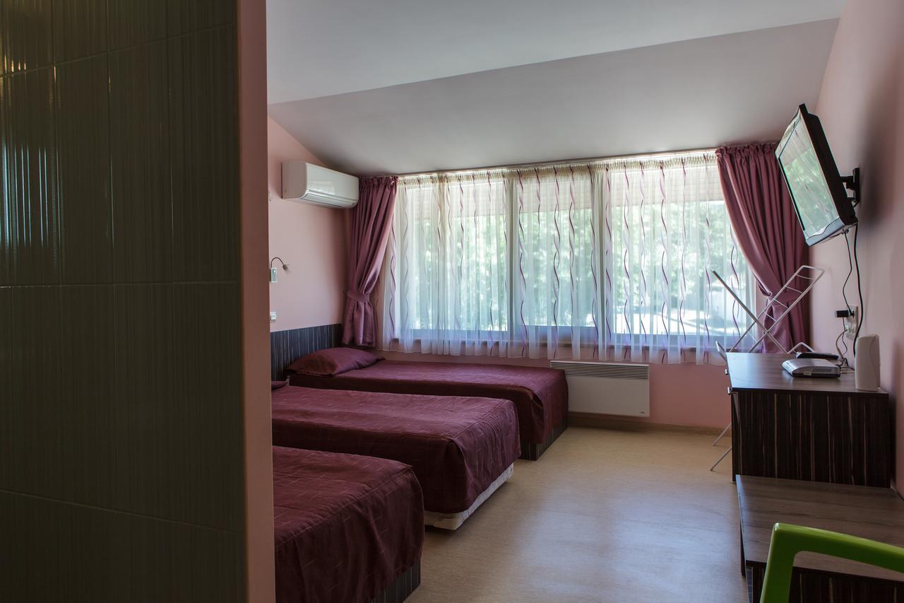 Family Hotel Kipra Экстерьер фото