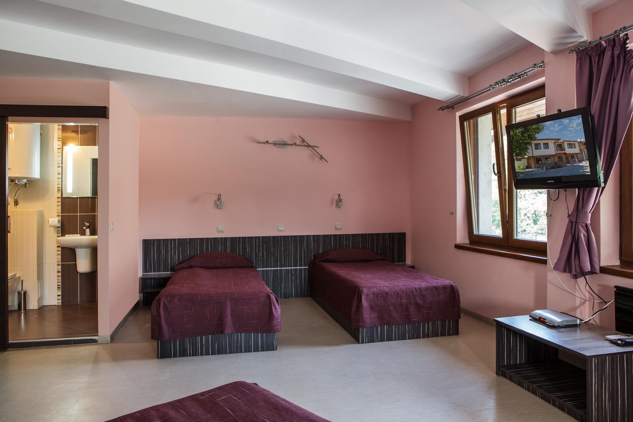 Family Hotel Kipra Экстерьер фото