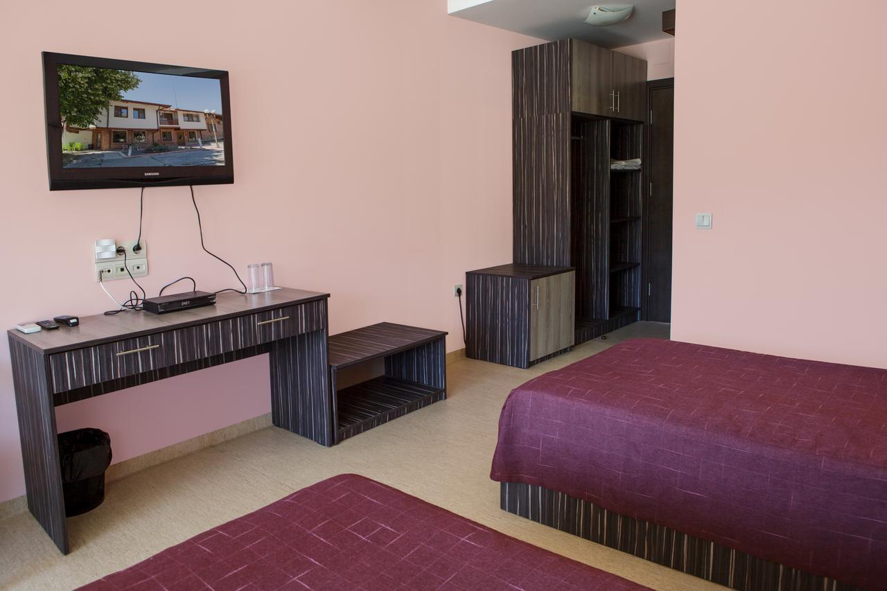 Family Hotel Kipra Экстерьер фото
