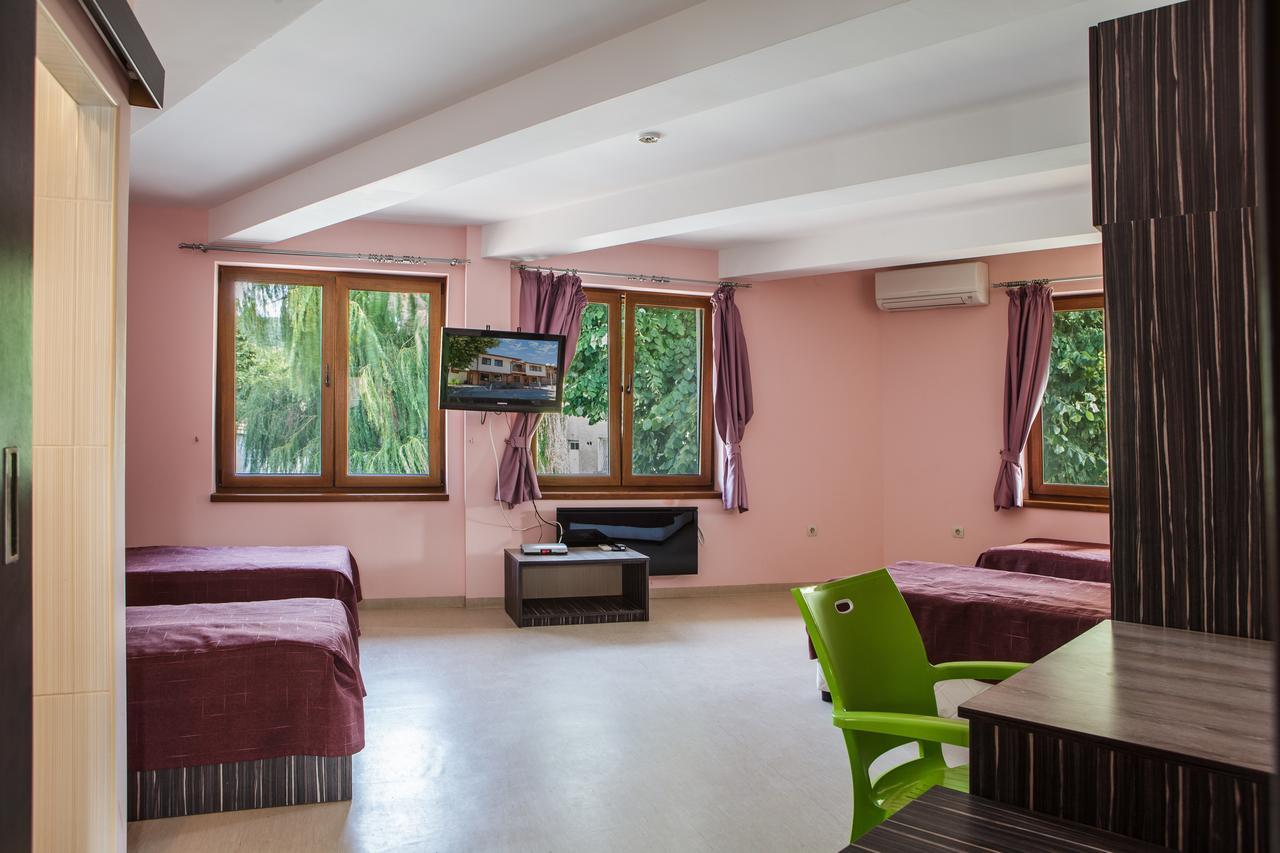 Family Hotel Kipra Экстерьер фото