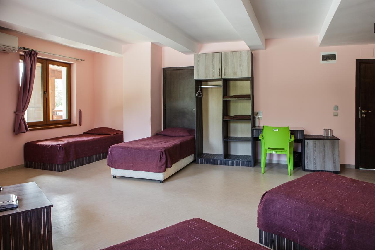 Family Hotel Kipra Экстерьер фото