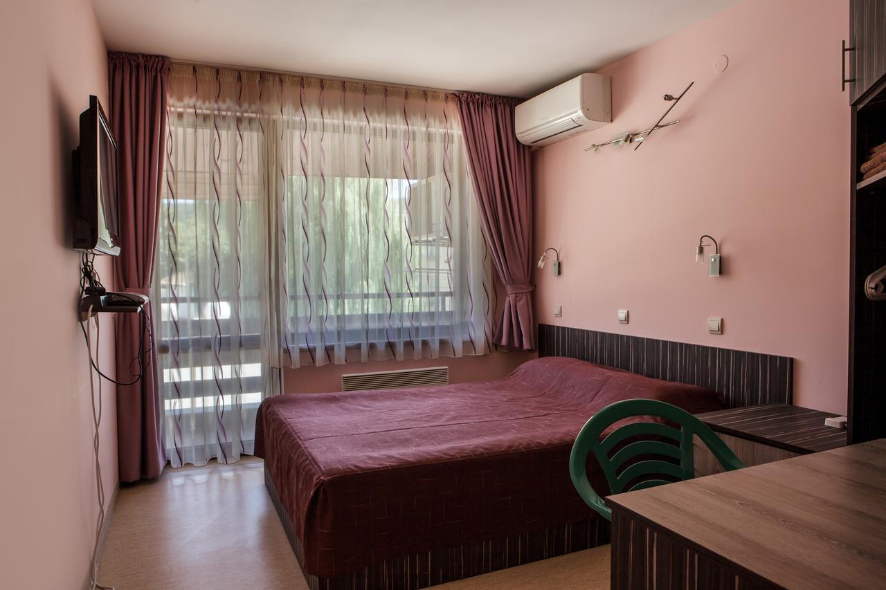 Family Hotel Kipra Экстерьер фото