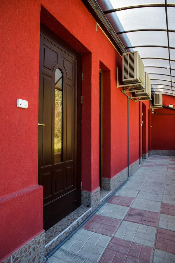 Family Hotel Kipra Экстерьер фото